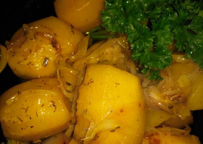 Картофельный кебаб с салом и луком-пореем