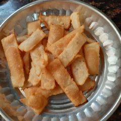 A picture of Namak pare.