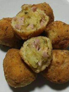 Una foto de Bolitas de patatas con 4 quesos y jamón cocido
