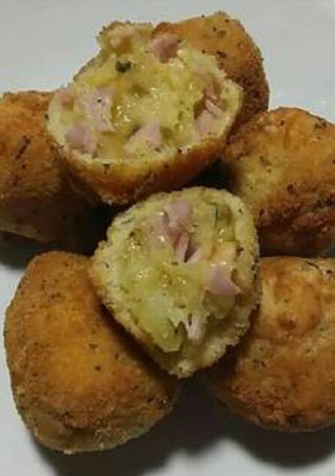 Una foto de Bolitas de patatas con 4 quesos y jamón cocido