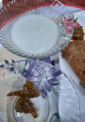 A picture of Daal k parathay.