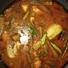 Chicken bhindi gravy A picture of Chicken bhindi gravy.