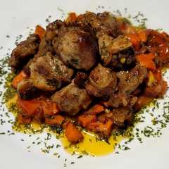 Masas de cerdo salteadas con zanahoria y tomate-レシピのメイン写真
