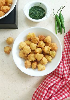 A picture of LowFat Delhi's Speciality Ram Ladoo & Spicy Green Chutney.