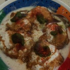 A picture of Dahi wada.