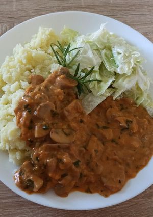 Zdjęcie przepisu Pieczarkowo-cebulowy stroganow.