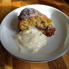 A picture of Mascarpone and strawberry cake.