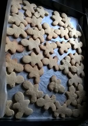 Una foto de Galletas muñeco de jengibre navideño