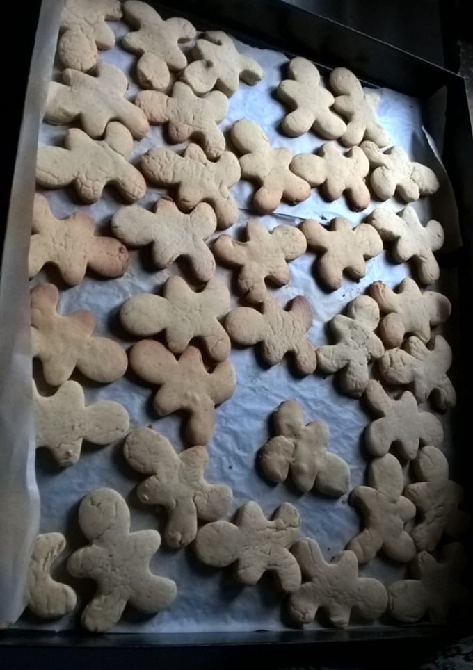 Una foto de Galletas muñeco de jengibre navideño