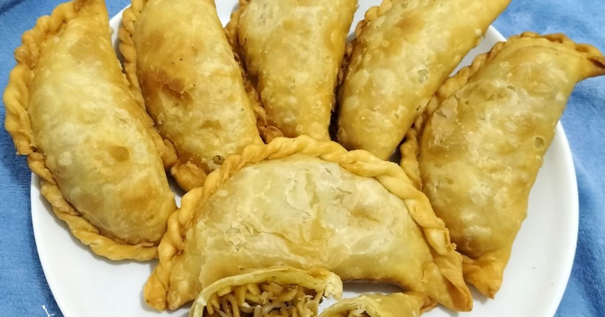 Pastel Isi Mie Kuning
