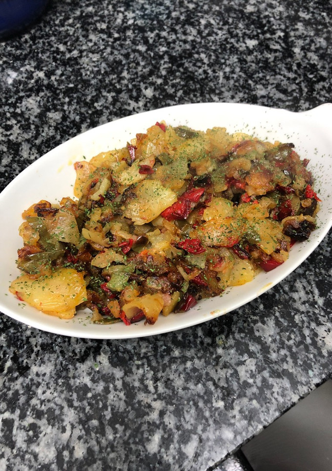 Una foto de 15. Patatas a lo pobre (principal guarnición)