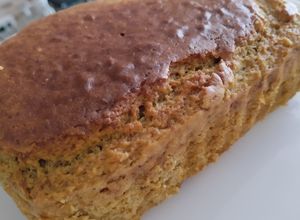 Una foto de Pan de plátano y crema de leche🍌🍞🥛