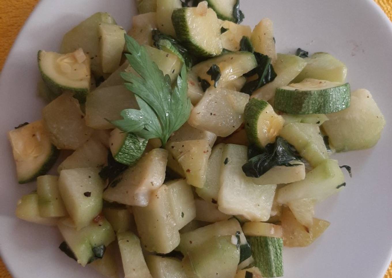 Chayote y calabacitas a la mantequilla