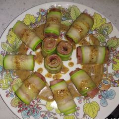 A picture of Zucchini rolls with ham.