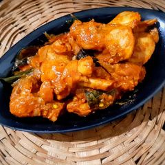 A picture of Resturant style Chicken masala.