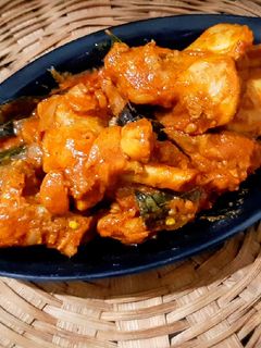A picture of Resturant style Chicken masala.