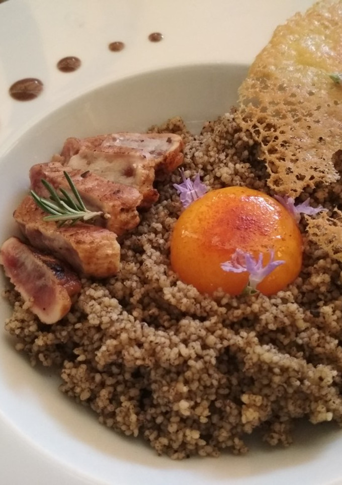 Una foto de Cuscús de perdiz y pesto de setas trufado