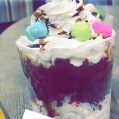 A picture of VANILLA Choco Ice cream.