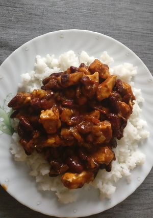 Indiai vörösbabos csirkemell recept fotója