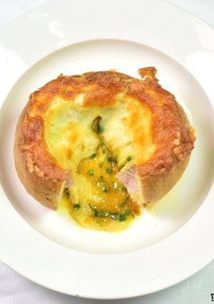 รูปของ Bacon, Egg and Cheese Bread Bowl