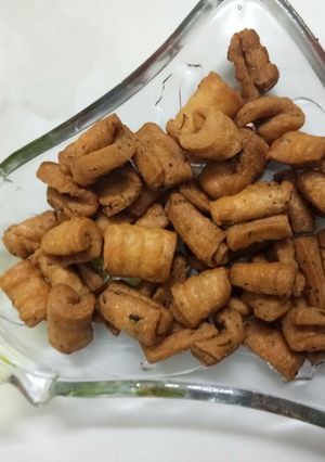 A picture of Suji ke snacks.