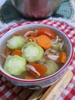 Foto resep Sayur bening oyong taoge ala fe