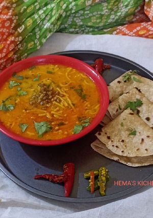 દાણા મેથી નું શાક (Dana Methi Shak Recipe In Gujarati) રેસીપી મુખ્ય ફોટો