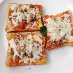 A picture of Bread pizza.