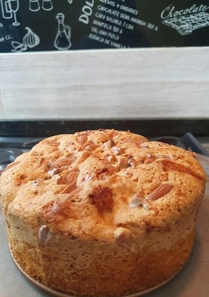 Una foto de Torta de frutos secos y manzana verde 🌰🍏 (Rica y súper fácil)