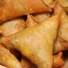 A picture of Chicken and veg samosay😋😋😋😋😋😋😋😋😋😋.