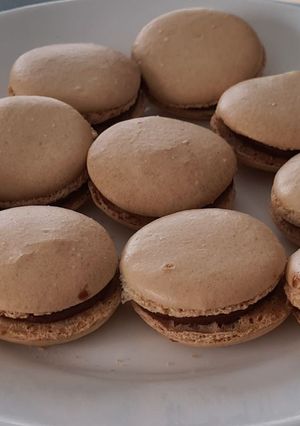 Une photo de Macarons choco framboise
