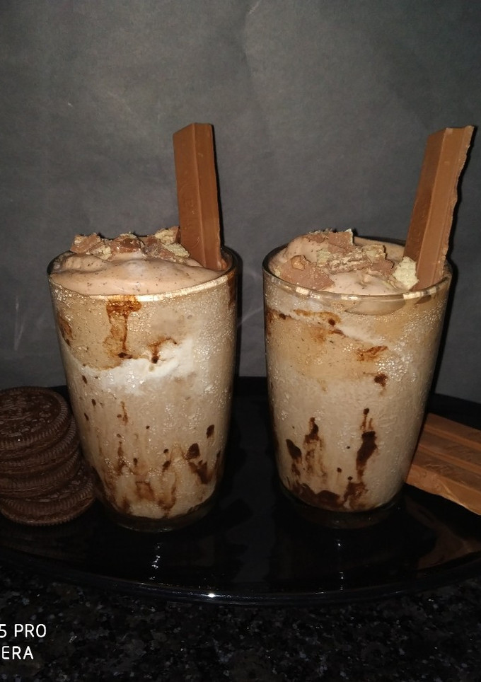 ઓરીઓ કીટકેટ શેક (Oreo KitKat Shake Recipe In Gujarati) રેસીપી મુખ્ય ફોટો