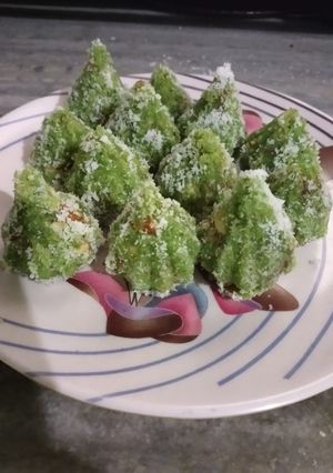 विड्याच्या पानाचे मोदक (vidyachya panache modak recipe in marathi) रेसिपी चे मुख्य फोटो 