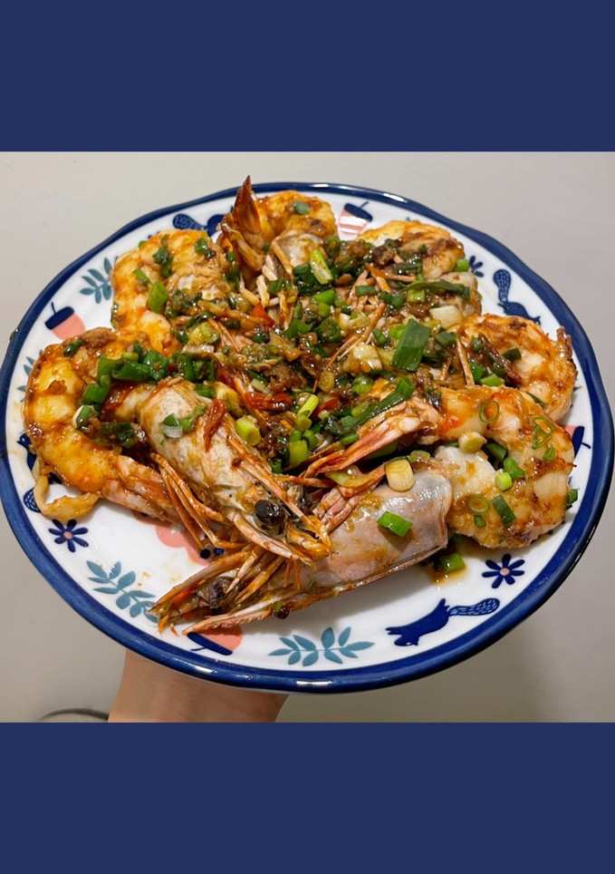 爆香蒜蓉大明蝦 簡單涮嘴下酒菜🦐 的食譜成品照片