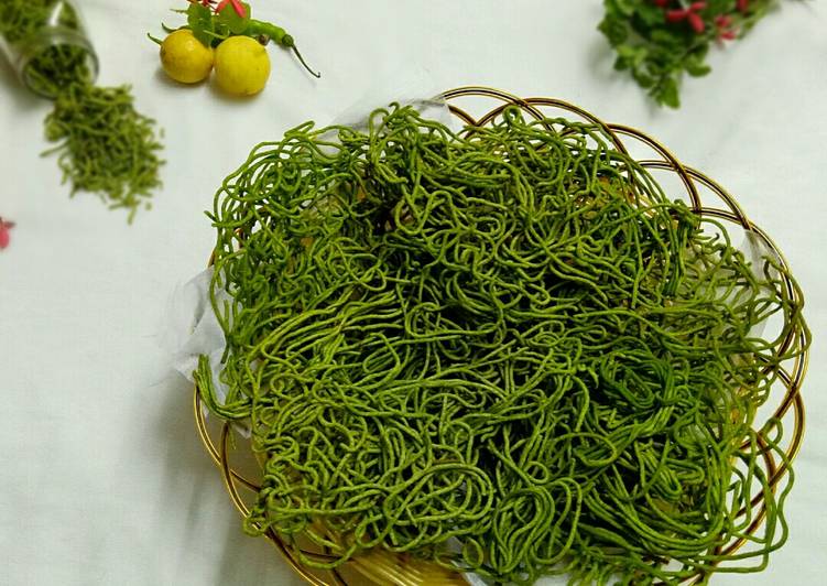 Palak pudhina sev