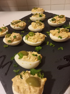 Una foto de Huevos rellenos 🥚