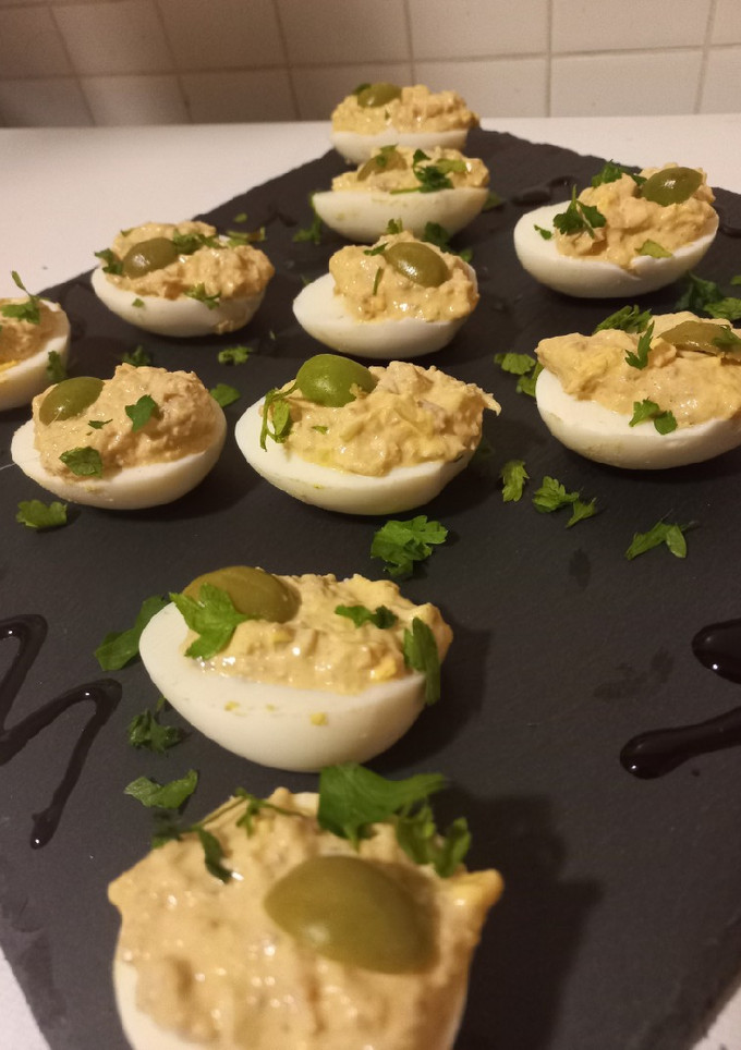 Una foto de Huevos rellenos 🥚