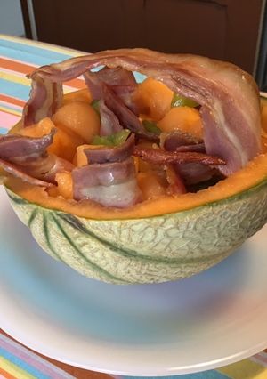 Une photo de Paniers de melon à la pancetta Corse grillée et tomate Tiverta