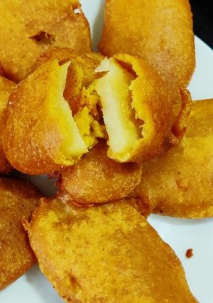 आलू पकौड़ा (aloo pakoda recipe in Hindi) रेसिपी मुख्य फोटो