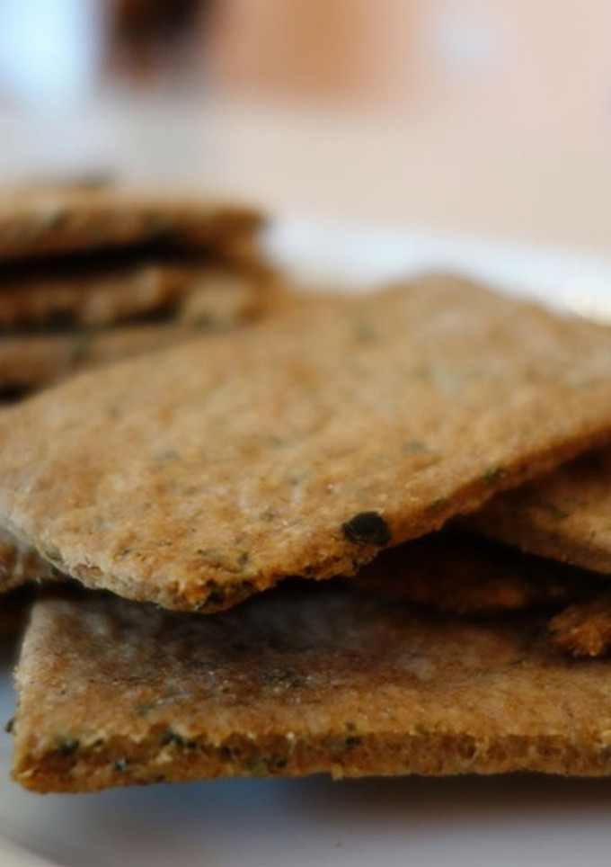 Una foto de Tostas de alga kombu y gomasio