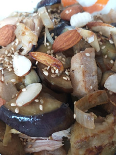 Una foto de Wok "oriental" de pollo y verduras