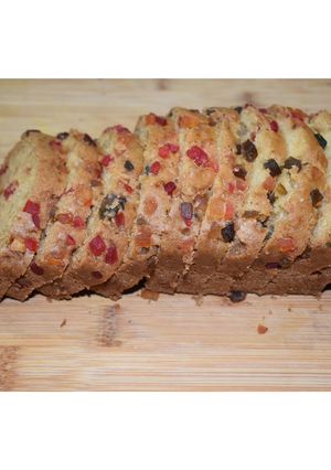 टूटी फ़्रुटी स्लाइज केक (tutti frutti slice cake recipe in Hindi) रेसिपी मुख्य फोटो