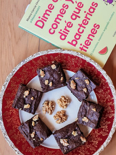 Una foto de Brownie saludable de banana sin azúcar agregado sin edulcorante sin gluten sin lactosa 🍌