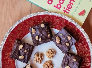 Una foto de Brownie saludable de banana sin azúcar agregado sin edulcorante sin gluten sin lactosa 🍌