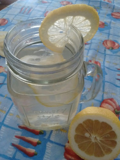Una foto de Té de limón, miel y jengibre