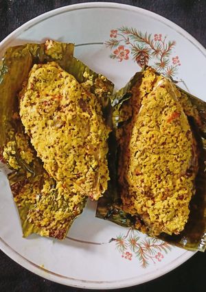 ইলিশ মাছের পাতুরি(ilish macher paturi recipe in Bengali) রেসিপির প্রধান ছবি