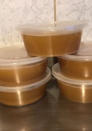 Une photo de Bouillon de crevettes au laurier,algues et pak choï (recette anti gaspi)