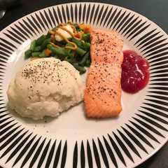 A picture of Roasted salmon and mashed potatoes.