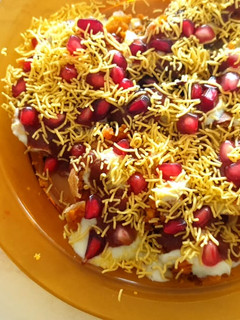 મગદાળ કચોરી ચાટ(moong dal kachori chaat recipe in Gujarati) રેસીપી મુખ્ય ફોટો