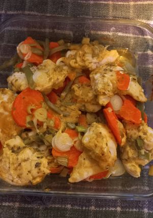 Una foto de Pollo a la mostaza con verduras